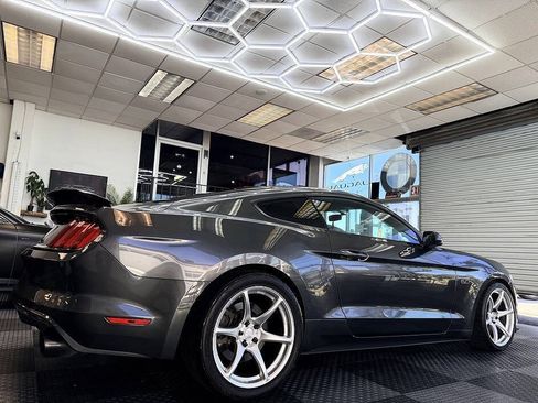 Used 2017 Ford Mustang GT w/ GT Performance Package RWD image 18