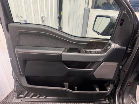 Used 2022 Ford F150 Lightning Lariat image 12