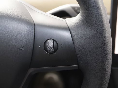 Used 2023 Tesla Model Y Long Range image 36