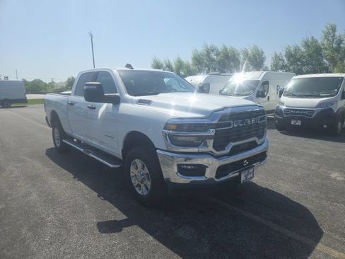 Used 2026 RAM 2500 Big Horn AWD/4WD image 2