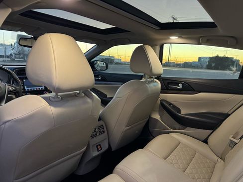 Used 2018 Nissan Maxima Platinum image 17