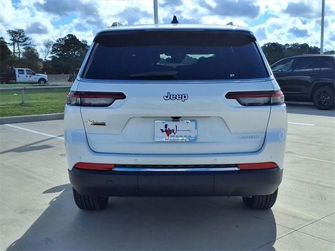 New 2025 Jeep Grand Cherokee L Laredo image 8