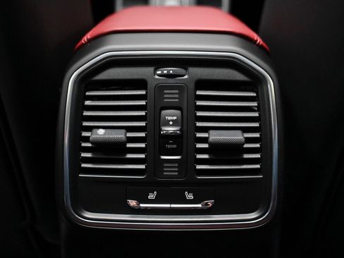 Used 2023 Porsche Macan image 29