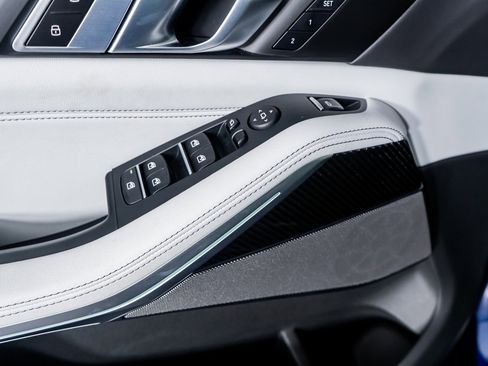 Used 2025 BMW X5 M60i w/ Premium Essential Package image 47