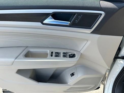 Used 2023 Volkswagen Atlas SE AWD/4WD image 18