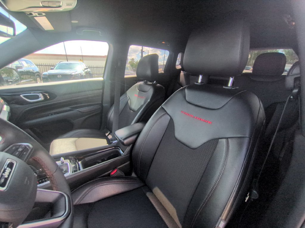 Used 2025 Jeep Compass Trailhawk AWD/4WD image 24