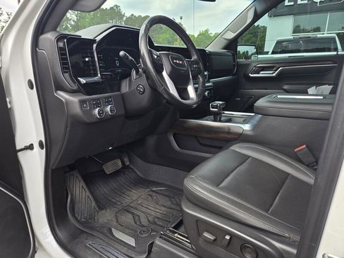 Used 2022 GMC Sierra 1500 SLT w/ SLT Premium Plus Package AWD/4WD image 17