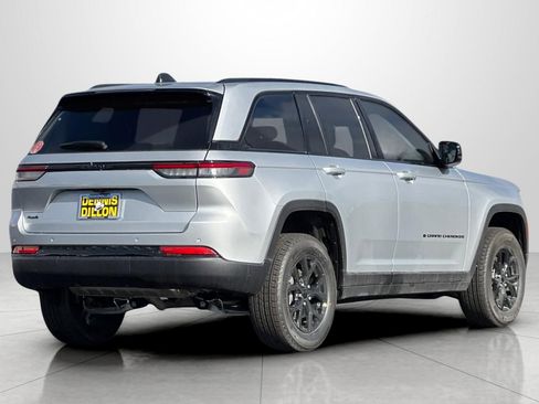 New 2025 Jeep Grand Cherokee Altitude image 5