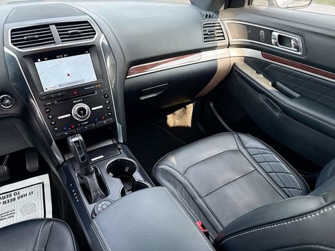 Used 2017 Ford Explorer Platinum AWD/4WD image 29