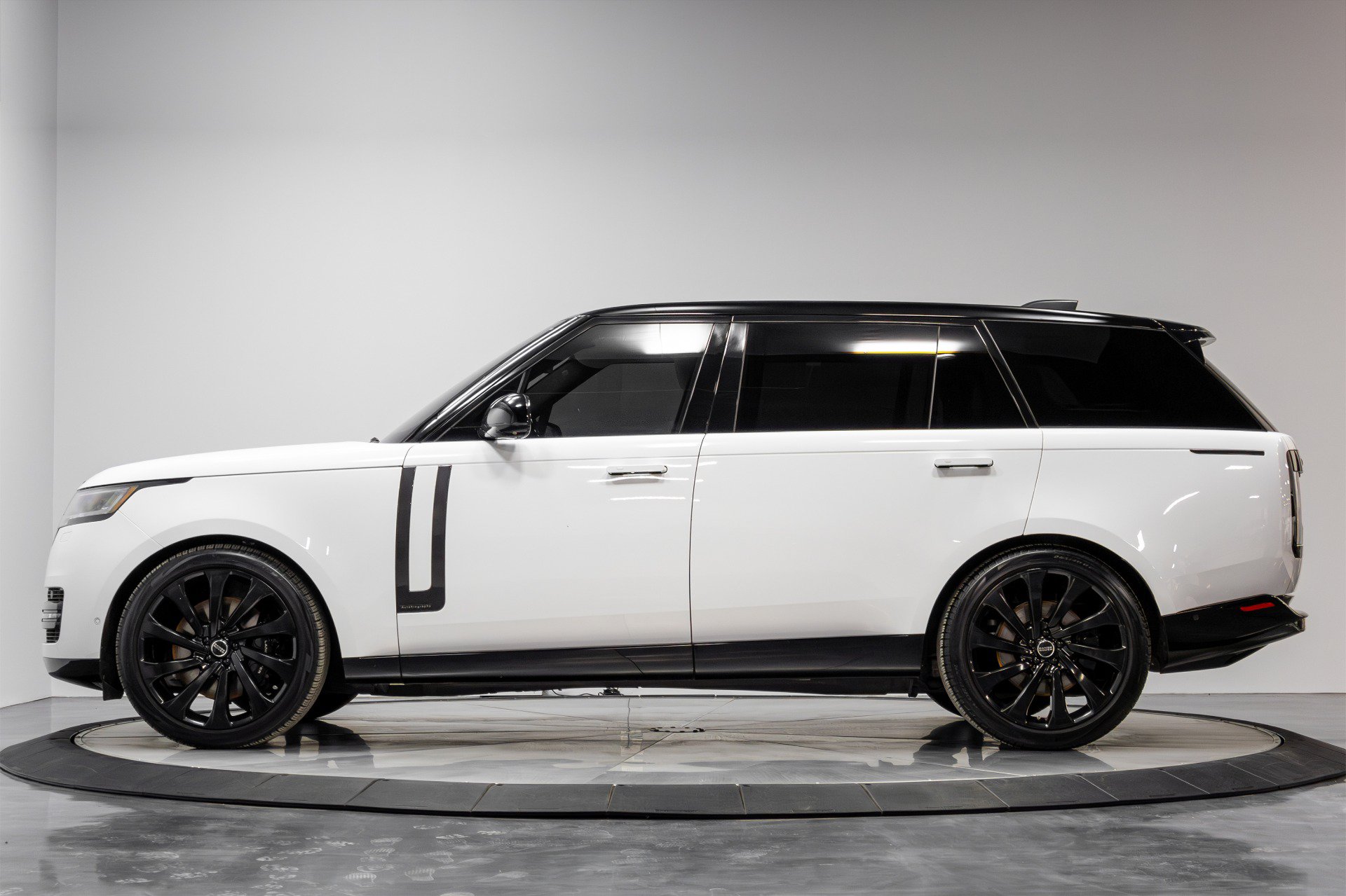 Used 2023 Land Rover Range Rover Long Wheelbase Autobiography AWD/4WD image 39