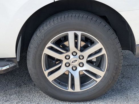 Used 2023 Ford Expedition XLT image 7