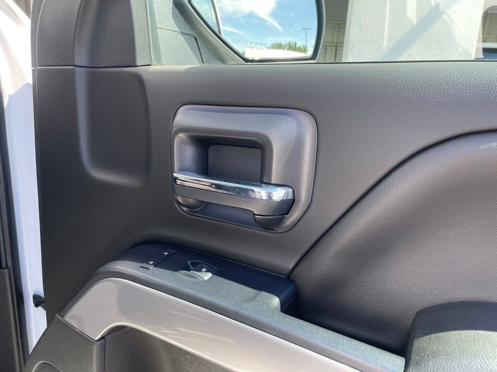 Used 2018 Chevrolet Silverado 1500 LT w/ All Star Edition AWD/4WD image 22