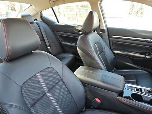 Used 2023 Nissan Altima 2.5 SR image 12