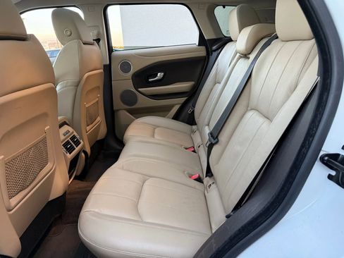 Used 2016 Land Rover Range Rover Evoque SE image 21