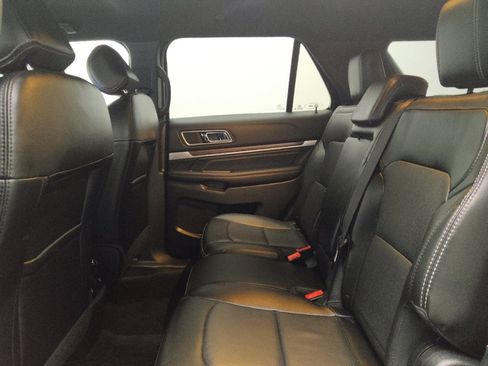 Used 2017 Ford Explorer Limited image 18