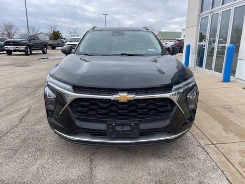 Used 2024 Chevrolet Trax LT w/ Driver Confidence Package FWD image 3