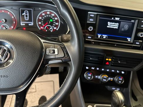 Used 2021 Volkswagen Jetta SE w/ SE Cold Weather Package image 12