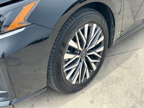 Used 2025 Nissan Altima 2.5 SV FWD image 9