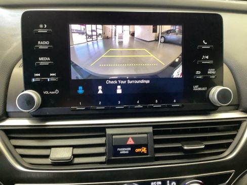Used 2018 Honda Accord LX image 24