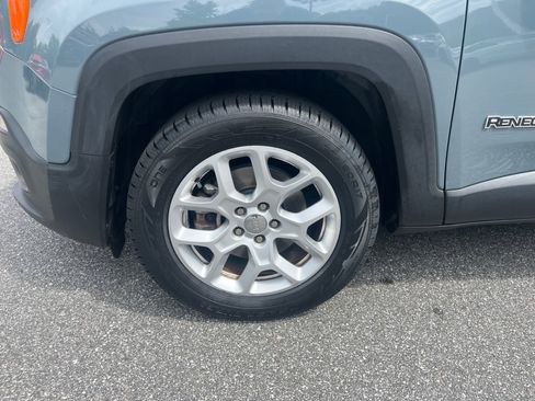Used 2018 Jeep Renegade Latitude FWD image 31