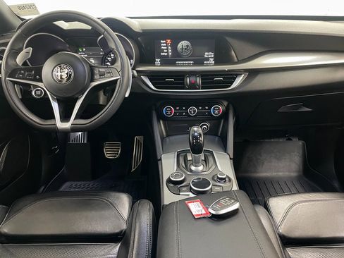 Used 2018 Alfa Romeo Stelvio Ti Sport image 2