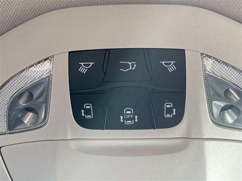 Used 2021 Chrysler Pacifica Touring-L image 37