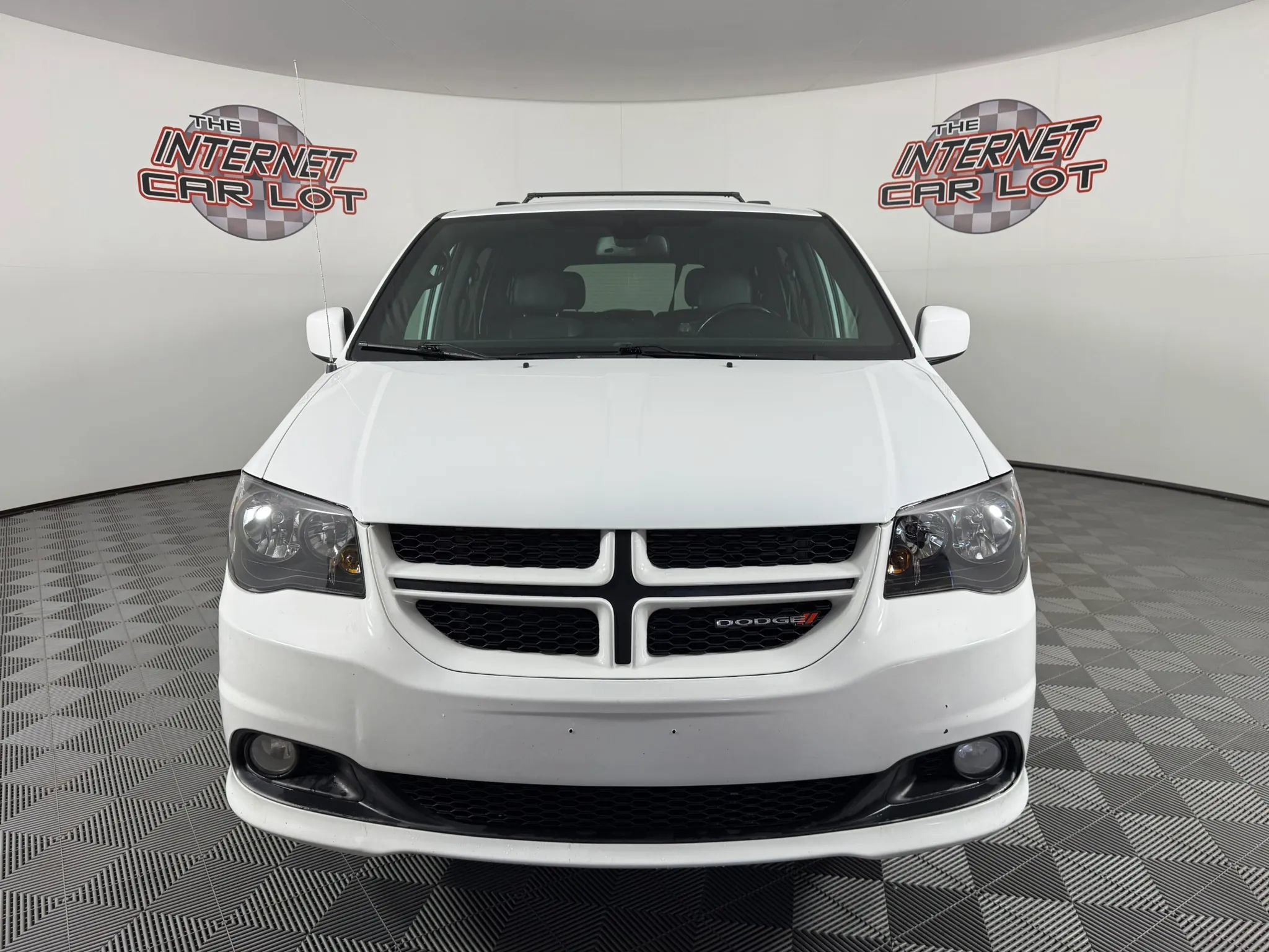 Used 2018 Dodge Grand Caravan GT FWD image 2