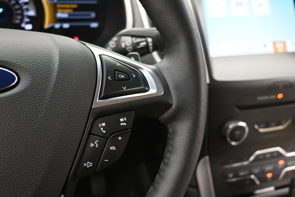 Used 2017 Ford Edge SEL w/ Equipment Group 201A FWD image 12