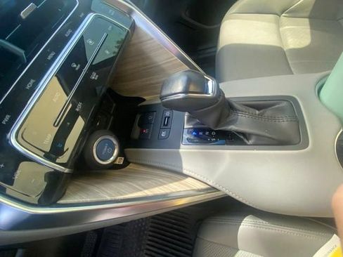 Used 2022 Toyota Venza Limited w/ Advanced Technology Package AWD/4WD image 20