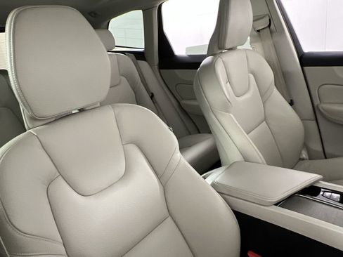 Certified 2024 Volvo XC60 B5 Plus image 25
