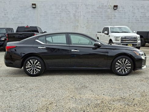 Used 2023 Nissan Altima 2.5 SV FWD image 6