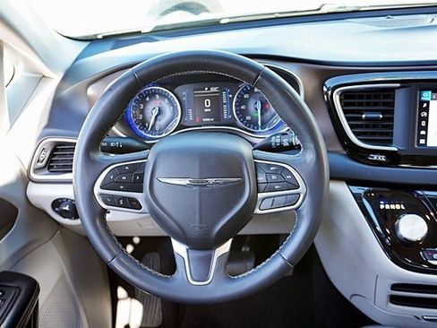 Used 2022 Chrysler Voyager LX image 20