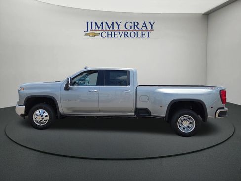 New 2026 Chevrolet Silverado 3500 LTZ w/ LTZ Convenience Package AWD/4WD image 2