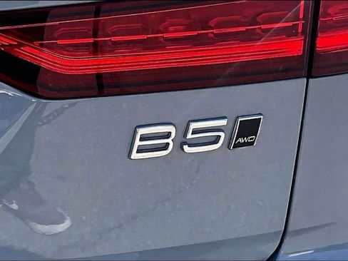 Used 2024 Volvo V60 B5 Cross Country Plus AWD/4WD image 7