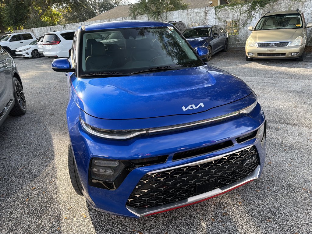 Used 2022 Kia Soul Turbo FWD image 2