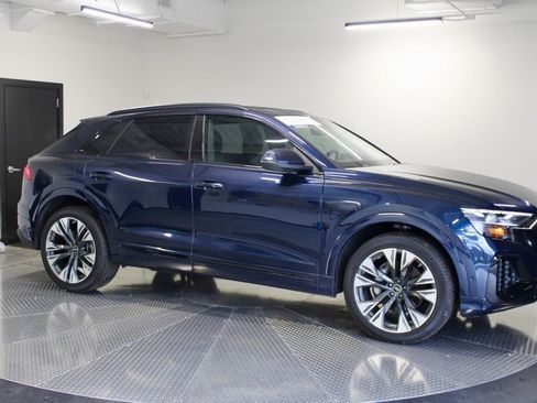 Used 2025 Audi Q8 Premium Plus image 9