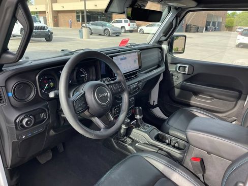 Used 2024 Jeep Wrangler Unlimited Rubicon 4xe AWD/4WD image 12