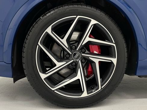 Used 2025 Audi SQ6 e-tron Prestige w/ 21" Black Optic Wheel Package image 10