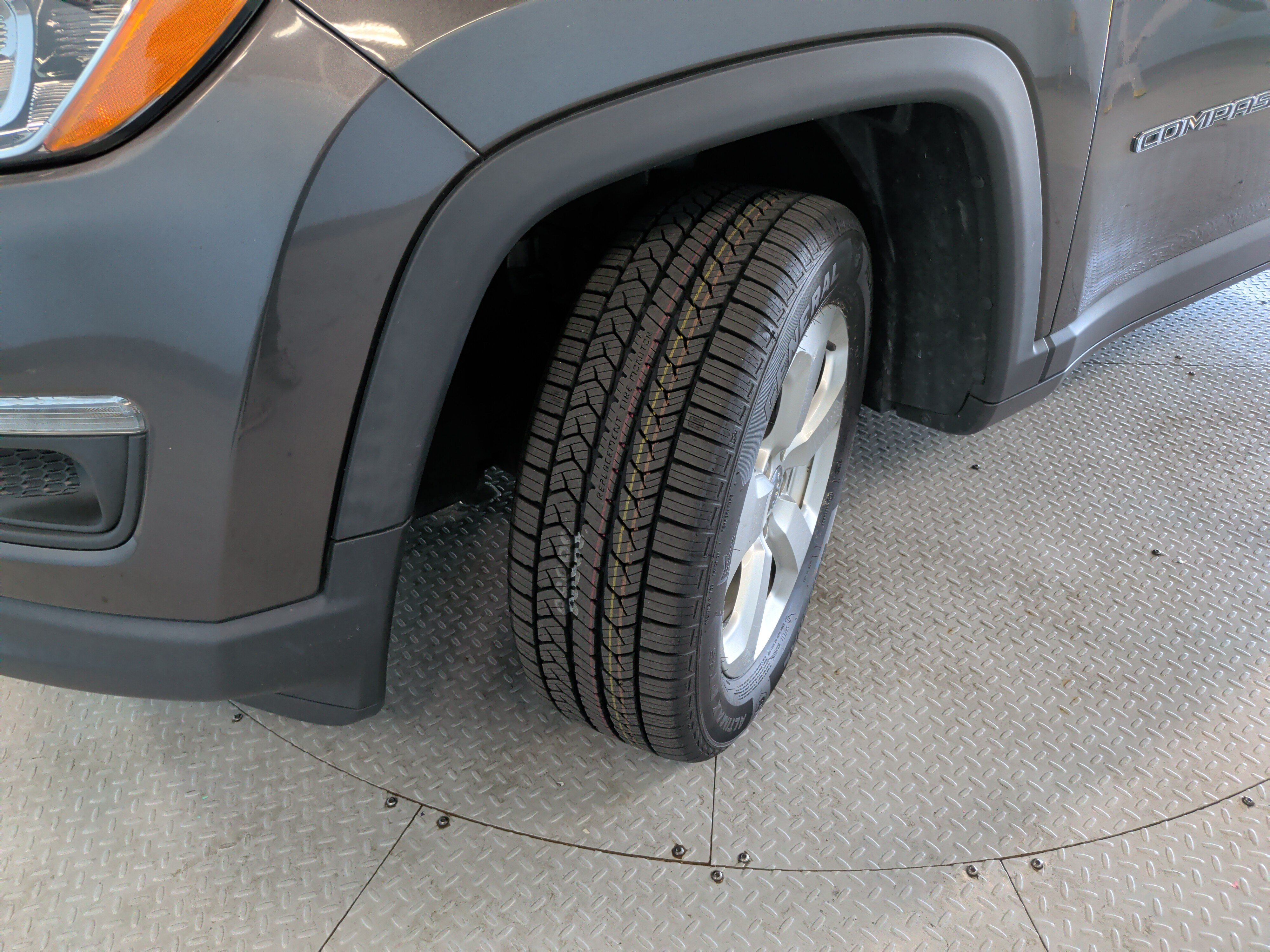 Used 2019 Jeep Compass Latitude w/ Cold Weather Group AWD/4WD image 5