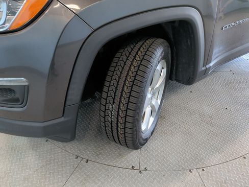 Used 2019 Jeep Compass Latitude w/ Cold Weather Group AWD/4WD image 5