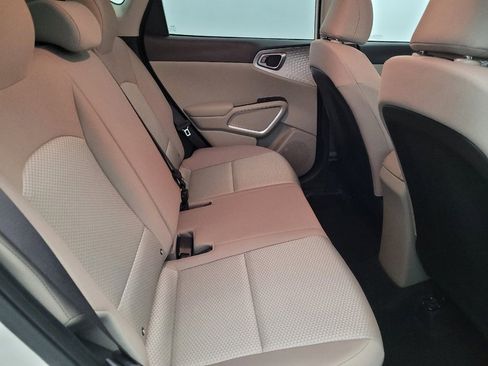 Used 2025 Kia Soul LX image 19