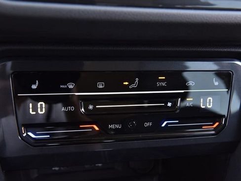 Certified 2023 Volkswagen Tiguan SE FWD image 14