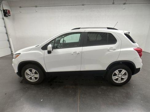 Used 2022 Chevrolet Trax LT w/ LT Convenience Package image 5