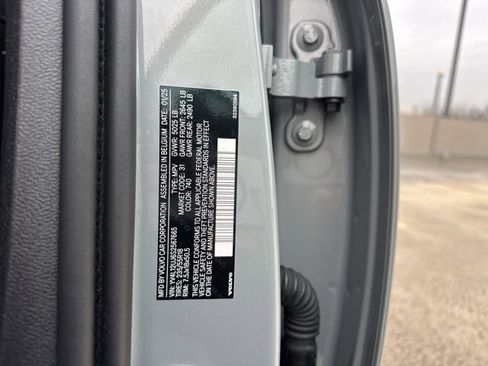 Certified 2025 Volvo XC40 B5 Core image 33