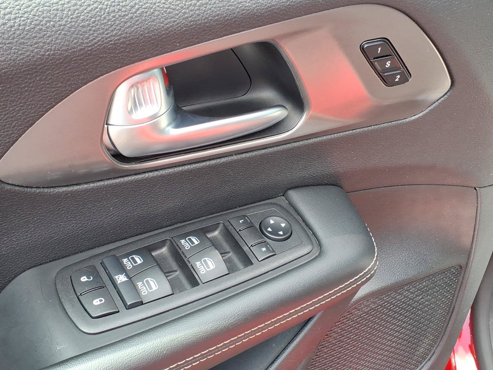 Used 2026 Chrysler Pacifica Select FWD image 16
