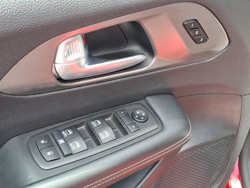 Used 2026 Chrysler Pacifica Select FWD image 16