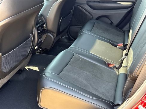 New 2025 Jeep Grand Cherokee Altitude image 18