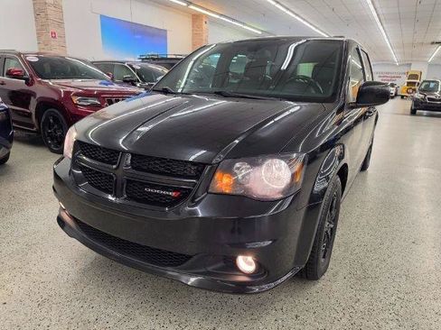 Used 2019 Dodge Grand Caravan GT FWD image 2