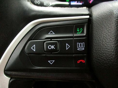 Used 2022 Jeep Grand Cherokee Altitude image 22