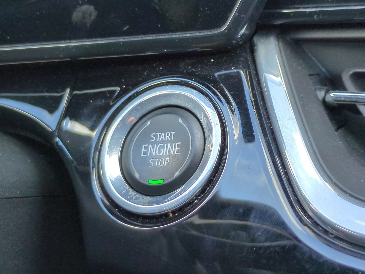 Used 2024 Chevrolet Trax RS w/ Sunroof Package FWD image 25